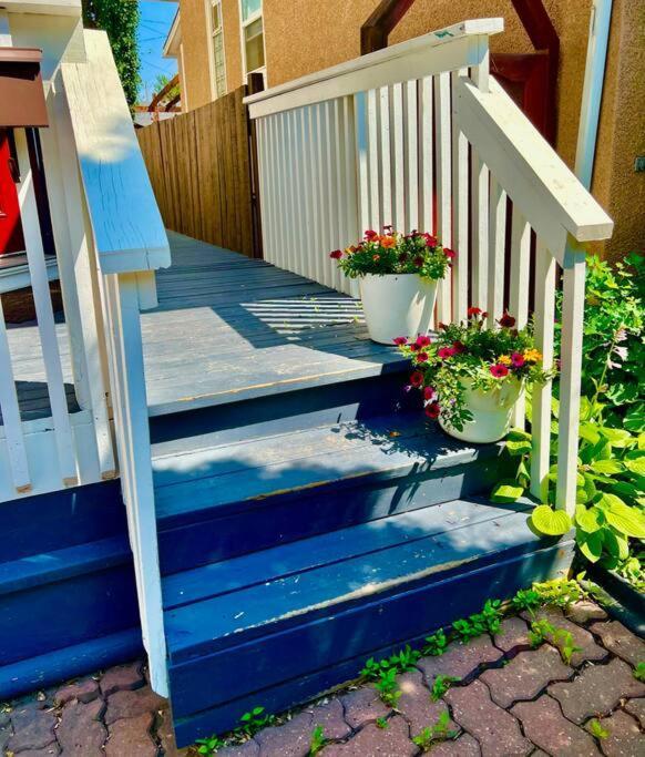 Crescent Heights Majesty Villa YYC Exterior foto