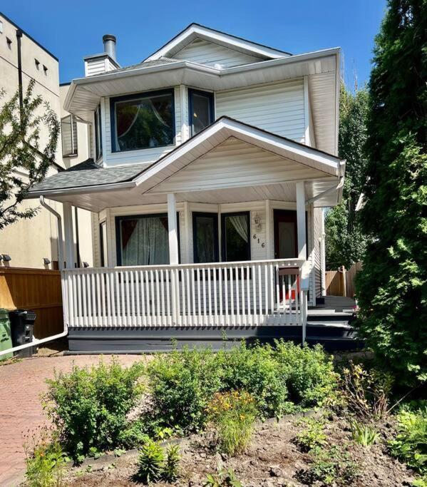 Crescent Heights Majesty Villa YYC Exterior foto