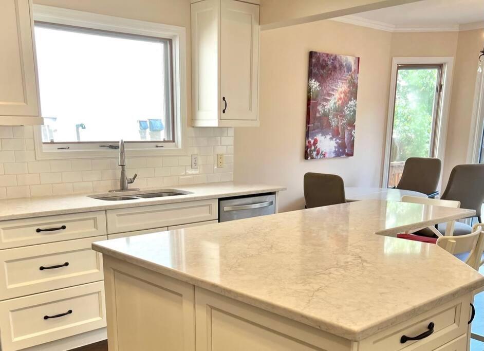 Crescent Heights Majesty Villa YYC Exterior foto